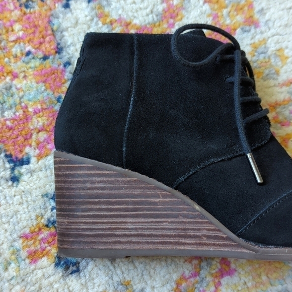 Toms Hyde Classic Suede Lace Up Stacked Wooden Wedge Ankle Booties Black 6 - Picture 10 of 16